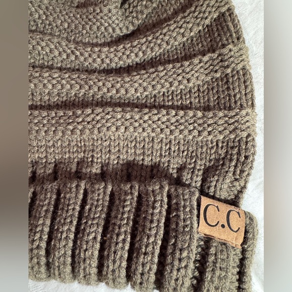 CC Slouch Adult Beanie Hat - Picture 4 of 4
